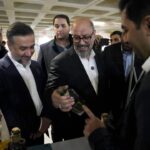 بازدید ریاست محترم بنیاد مستضعفان و مدیرعامل هلدینگ انرژی سینا از غرفه شرکت صدف در دومین روز نمایشگاه دستاوردهای تحقیق و توسعه